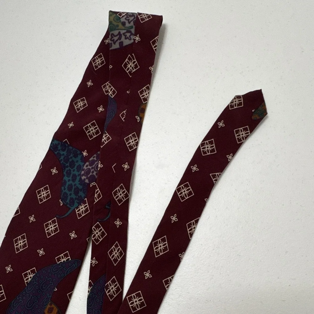 John Henry Men's Burgundy Geometric Pattern Pointed Tie, Multicolor